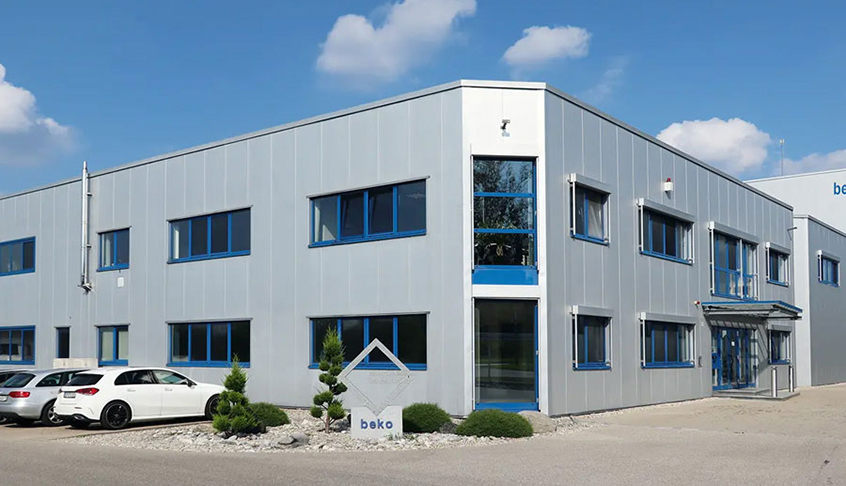 beko Firmensitz - Modernes Bürogebäude mit Parkplatz