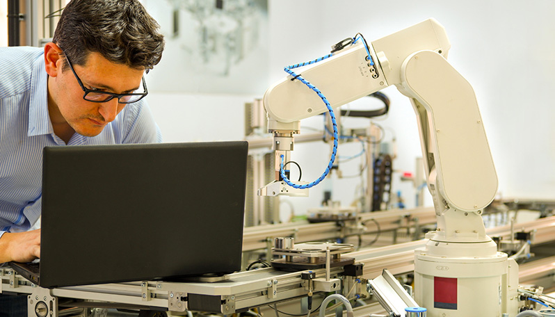 Techniker mit Laptop