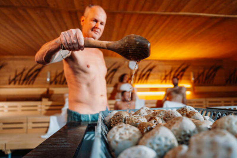 Menschen in der Sauna