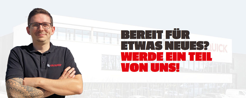 Junge Frau mit langen braunen Haaren arbeitet konzentriert am PC im hellen Büro