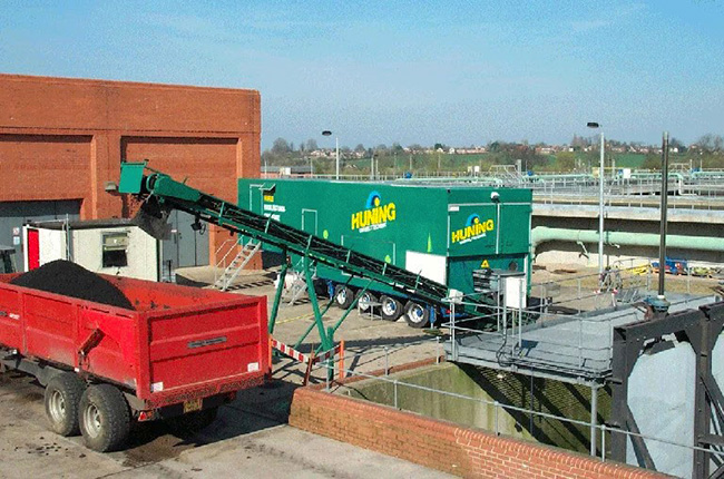 großes Auto in einer Firma