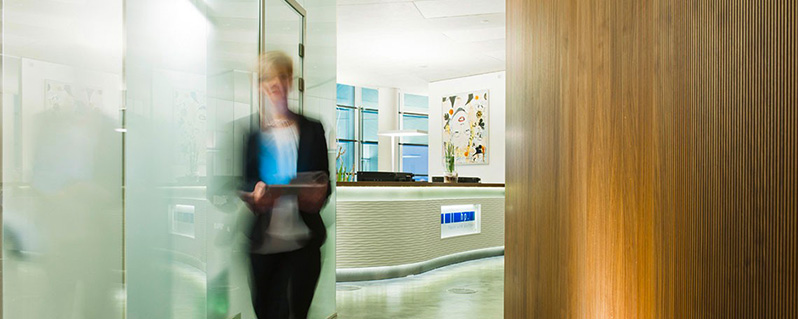 Moderne Bürorezeption innen