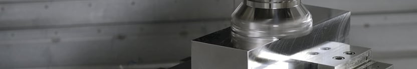 CNC-Fräswerkzeug bei der Präzisionsbearbeitung von Metallteilen