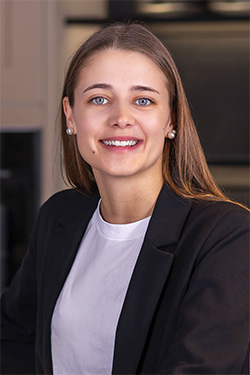 Frau Maja Grolle