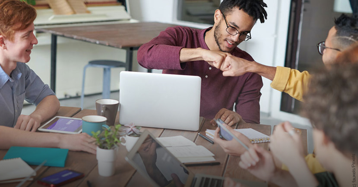 header_menschen_gruppe_office_2025.jpg