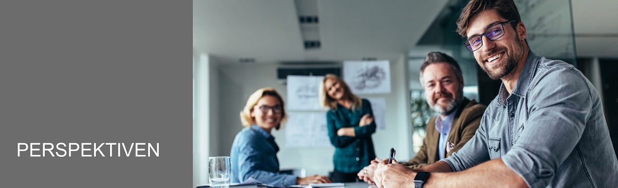 header_mann_brille_meeting_perspektiven.jpg