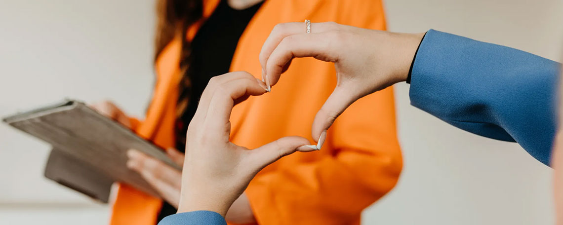 Herz_hand.jpg Herz_hand.jpg