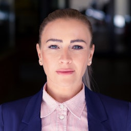 Frau Julja Bährfeld 