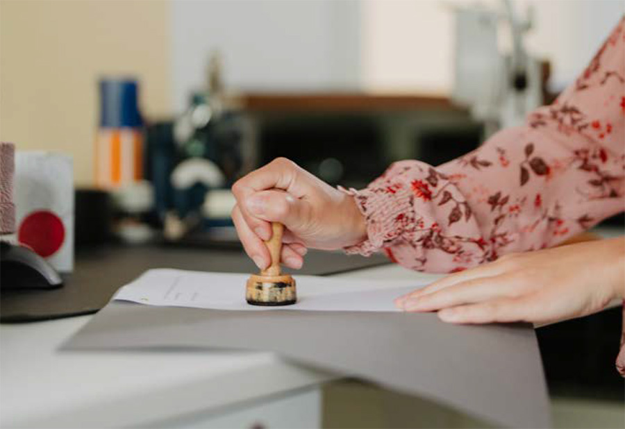 Notarin Dr. Karin Raude